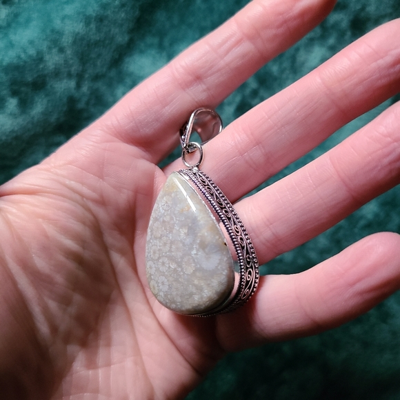 Fossil coral silver gemstone necklace - Picture 4 of 10